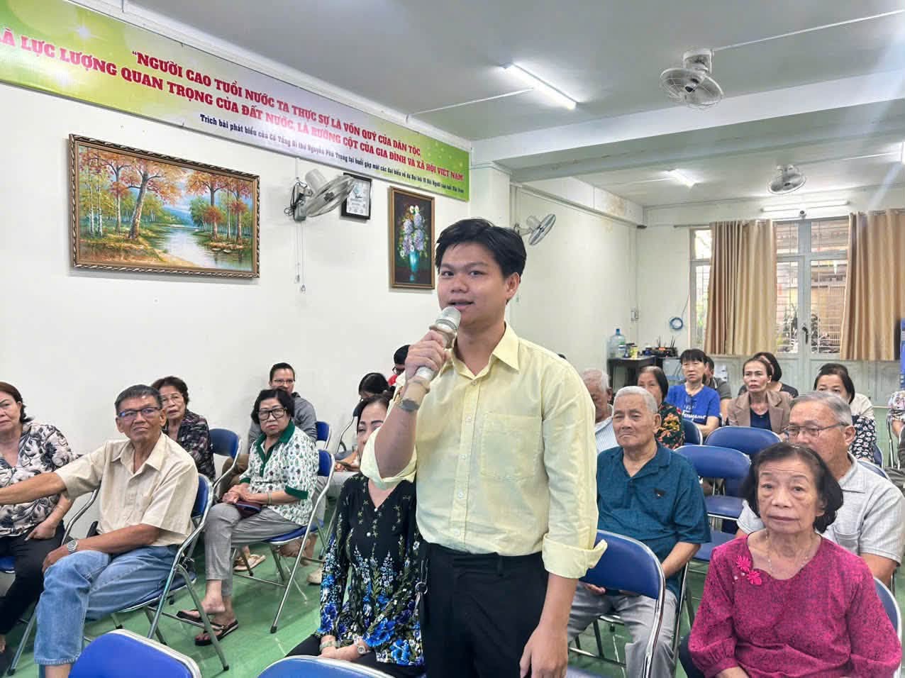 Phát biểu tại hội nghị tiếp xúc cử tri phường Gia Định